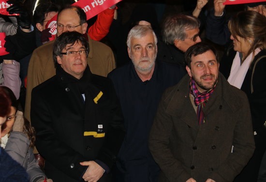Deposed Catalan president Carles Puigdemont (left), Josep Maria Matamala (center), and deposed minister Toni Comín (by Laura Pous)
